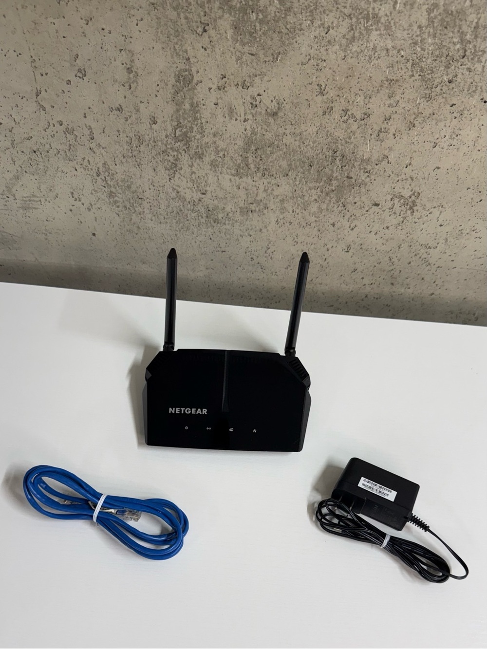 NETGEAR AC1200 R6120 Dual Band WiFi Router - Picture 3 of 8